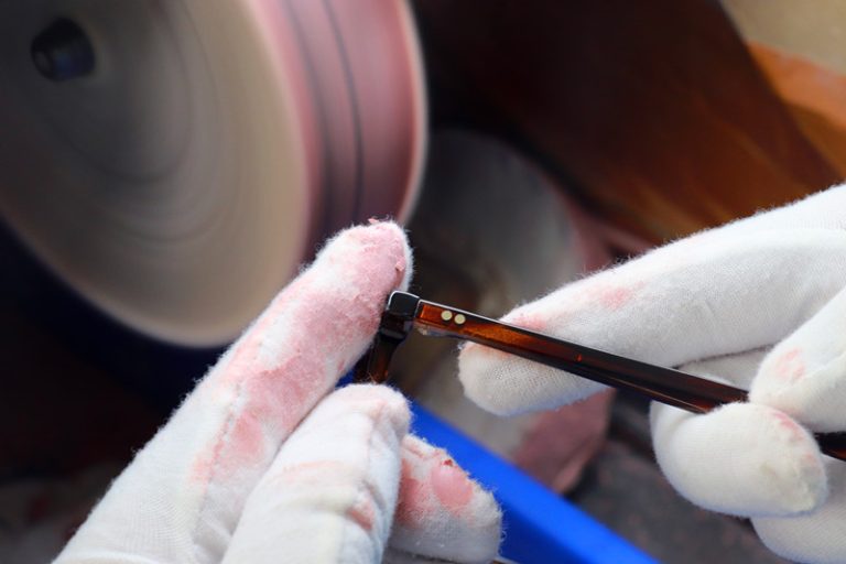 Hand polishing process for eyewear frames